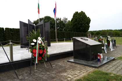 Церемония по полагане на венци във Вуковар